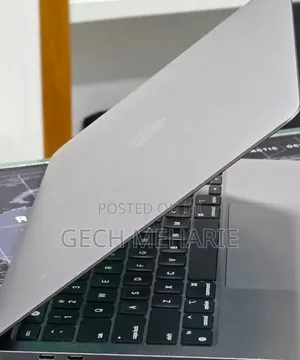 New Laptop Apple MacBook Air 2022 M2 16GB Apple M2 SSD 256GB