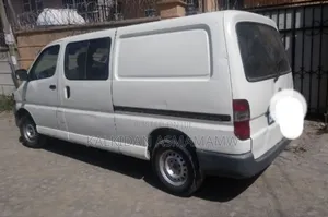 Toyota HiAce 2005 White