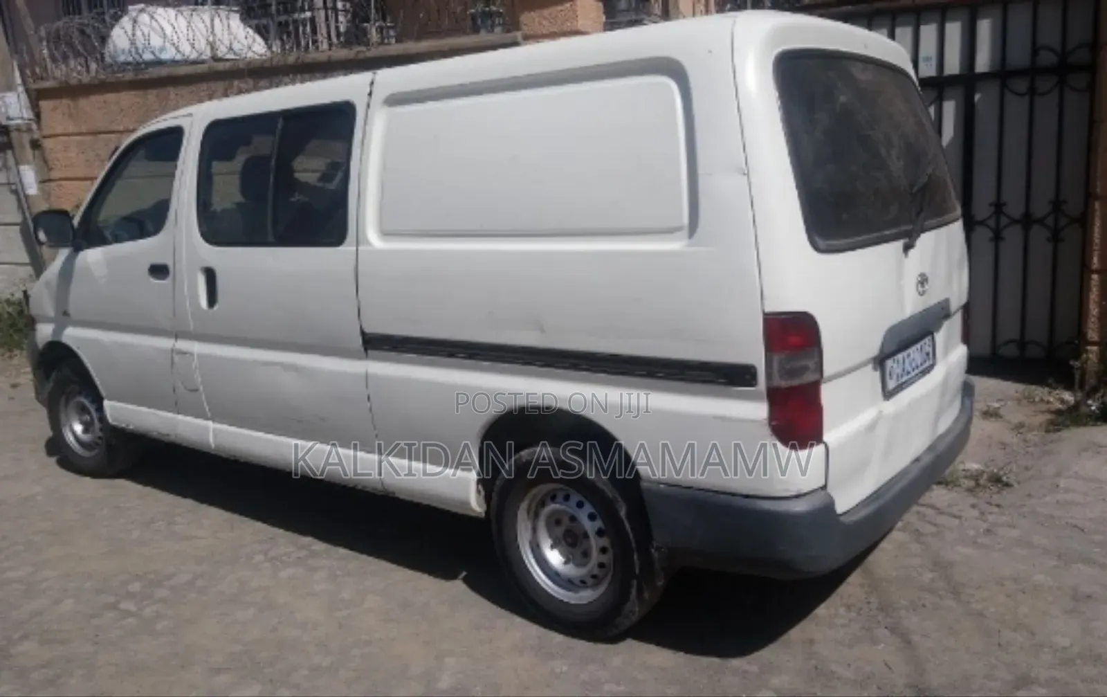 Toyota HiAce 2005 White