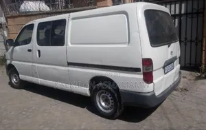 Toyota HiAce 2005 White