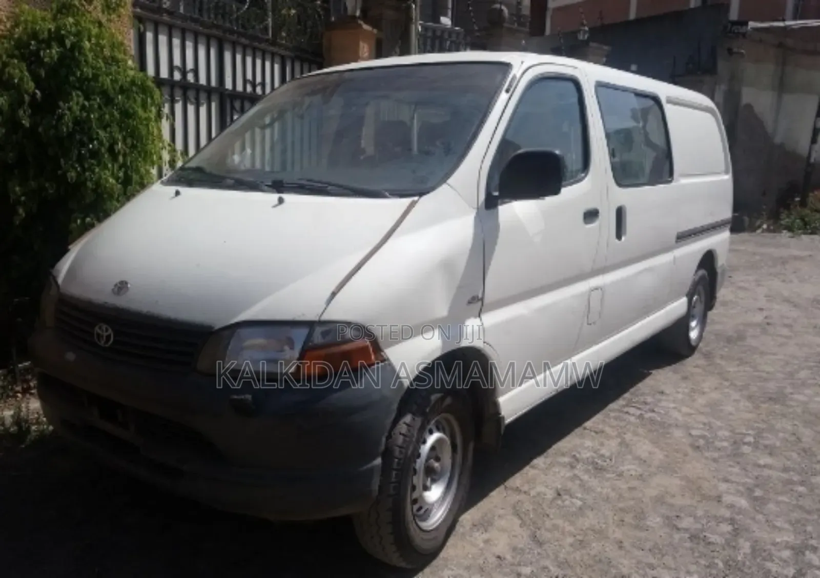 Toyota HiAce 2005 White