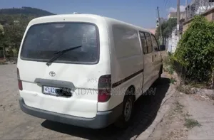 Toyota HiAce 2005 White