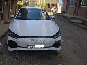 BYD E2 43 kWh 94 hp FWD 2023 White