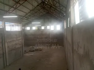 የሚከራይ መጋዘን