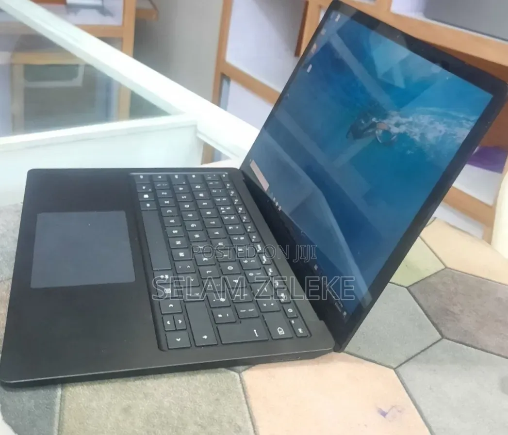 New Laptop Microsoft Surface 16GB Intel Core i7 SSD 512GB