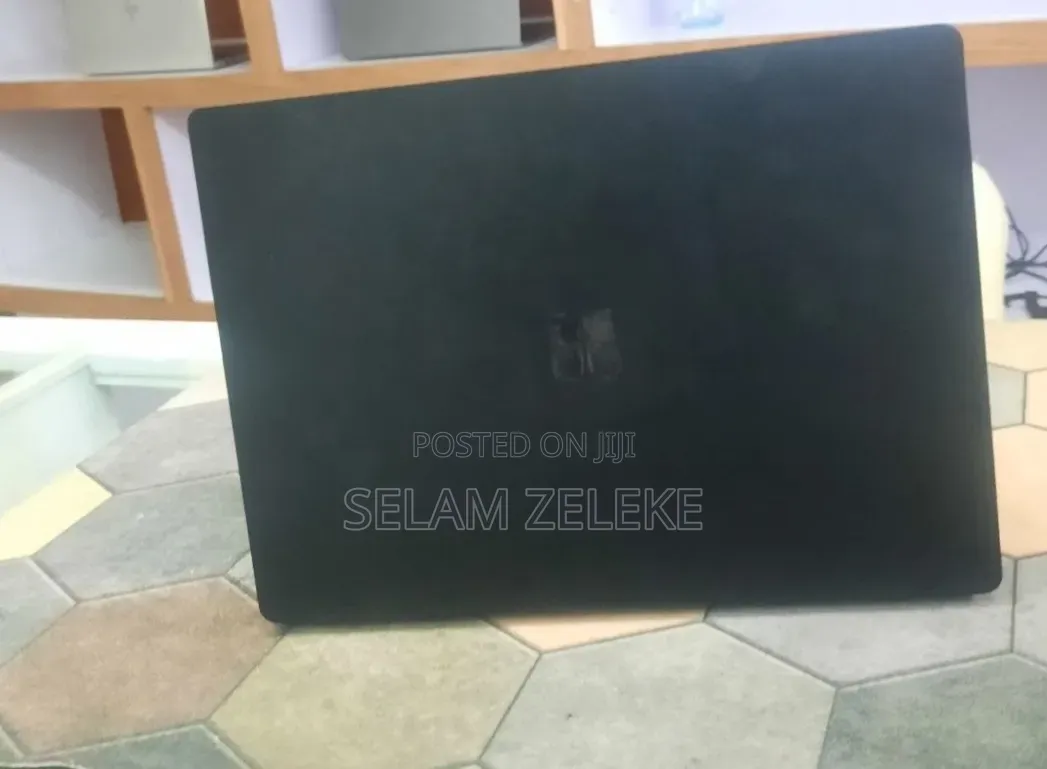 New Laptop Microsoft Surface 16GB Intel Core i7 SSD 512GB