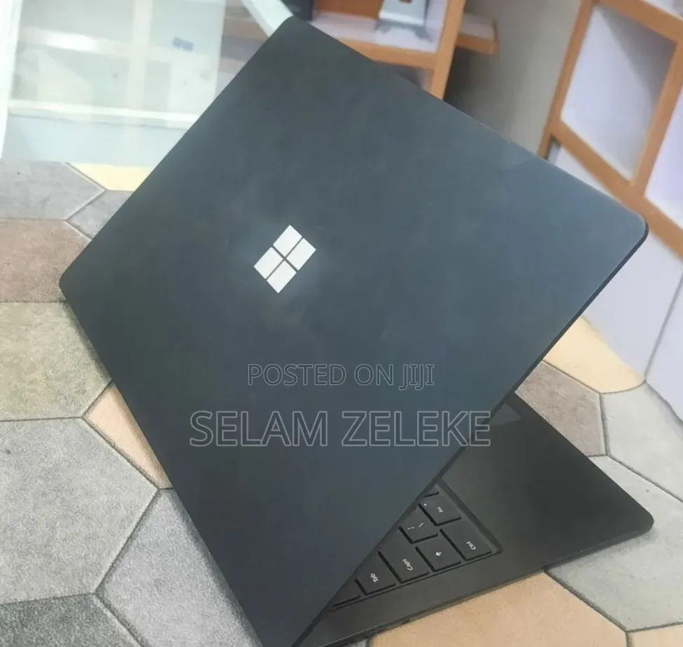 New Laptop Microsoft Surface 16GB Intel Core i7 SSD 512GB