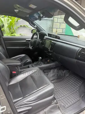 Toyota Hilux 2021 Burgundy