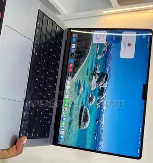 New Laptop Apple MacBook Pro 2023 M3 8GB Intel Core Ultra 7 SSD 512GB