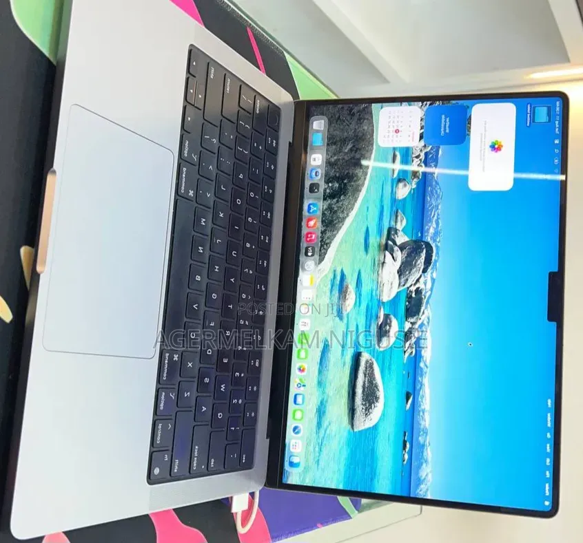 New Laptop Apple MacBook Pro 2023 M3 8GB Intel Core Ultra 7 SSD 512GB