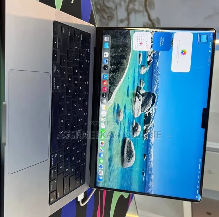 New Laptop Apple MacBook Pro 2023 M3 8GB Intel Core Ultra 7 SSD 512GB