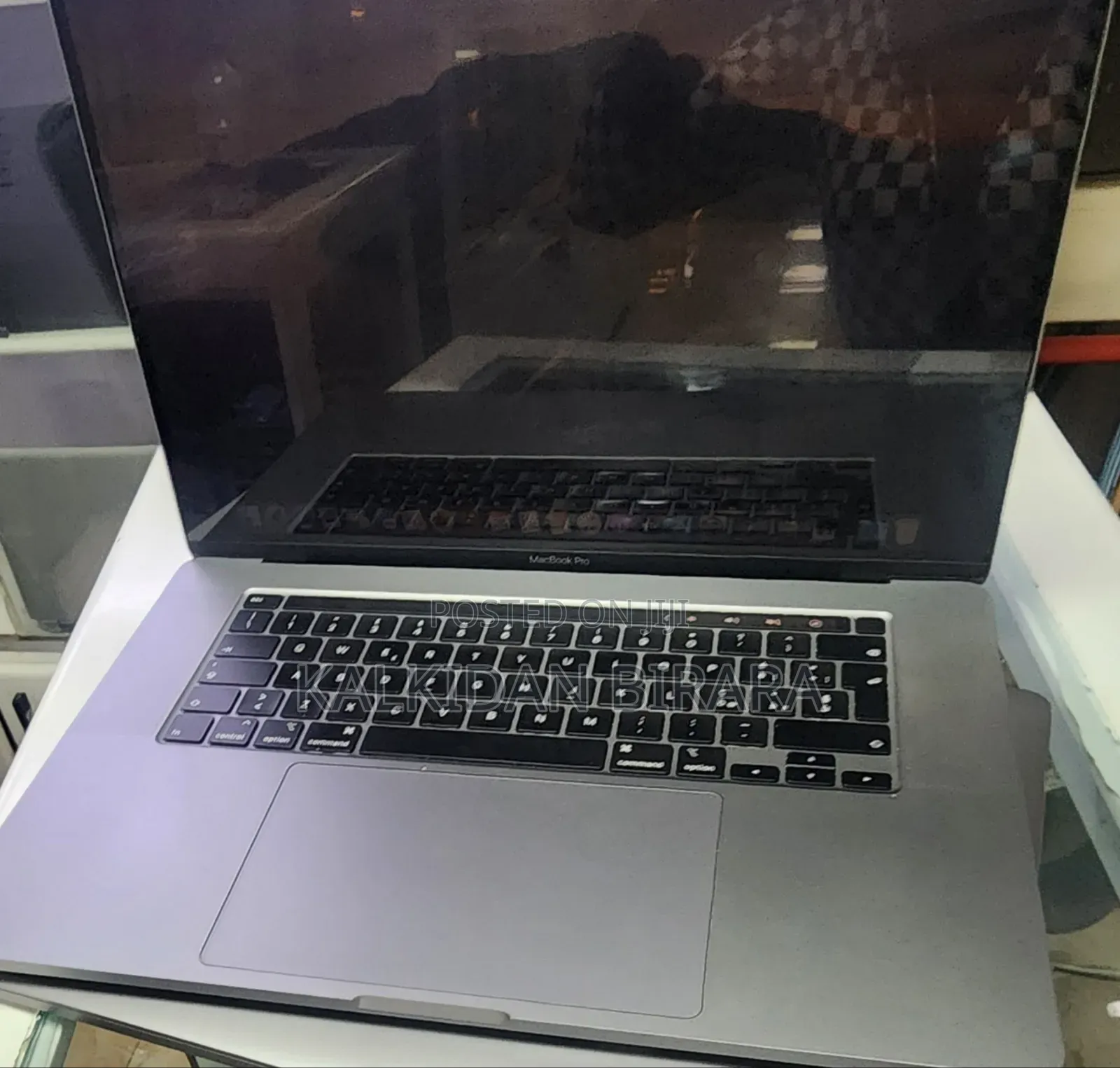 New Laptop Apple MacBook 2019 16GB Intel Core i7 SSD 512GB