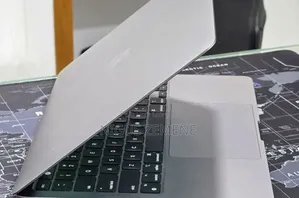 New Laptop Apple MacBook Pro 2022 M2 16GB Apple M2 SSD 256GB