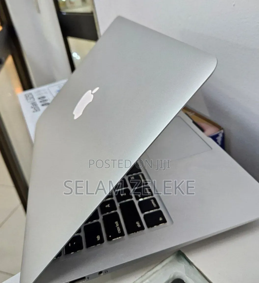 New Laptop Apple MacBook Air 2013 8GB Intel Core i5 SSD 128GB
