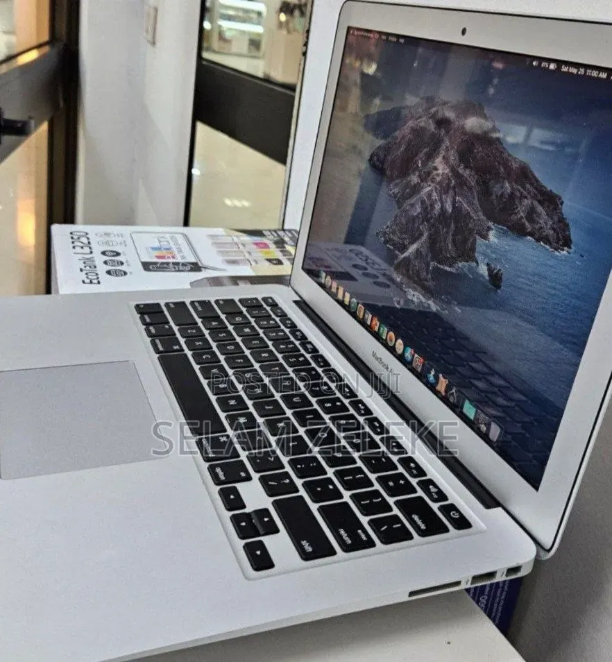 New Laptop Apple MacBook Air 2013 8GB Intel Core i5 SSD 128GB