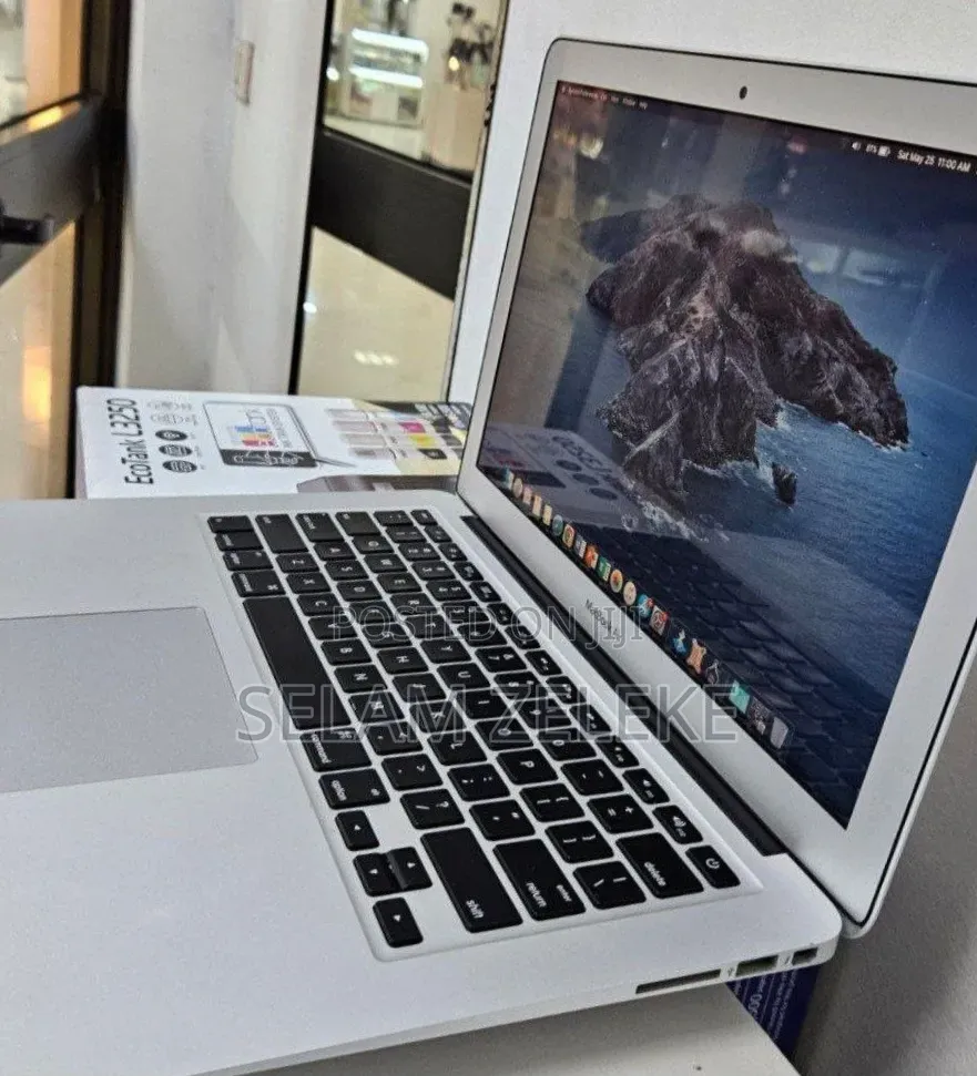 New Laptop Apple MacBook Air 2013 8GB Intel Core i5 SSD 128GB