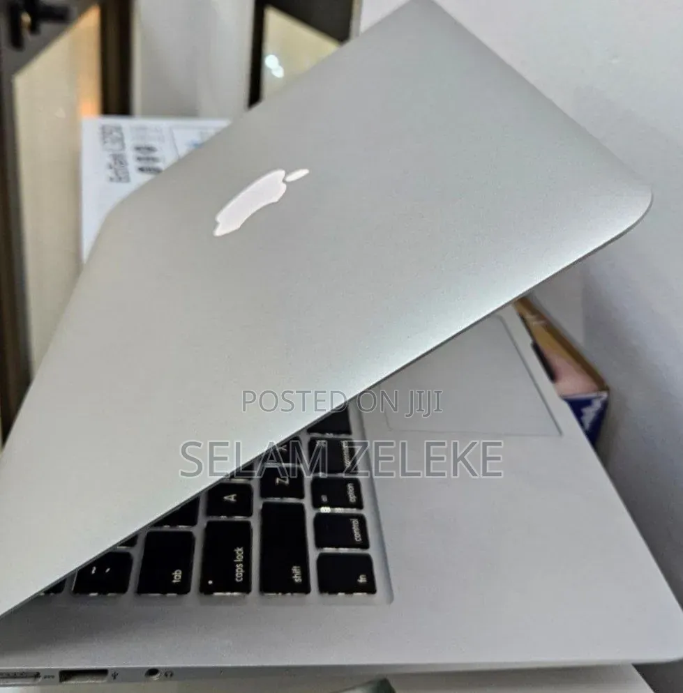 New Laptop Apple MacBook Air 2013 8GB Intel Core i5 SSD 128GB