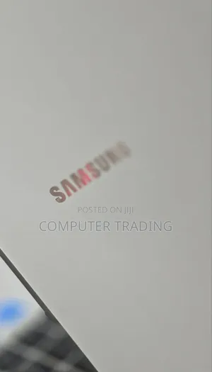 New Laptop Samsung Galaxy Book4 16GB Intel Core i7 SSD 512GB
