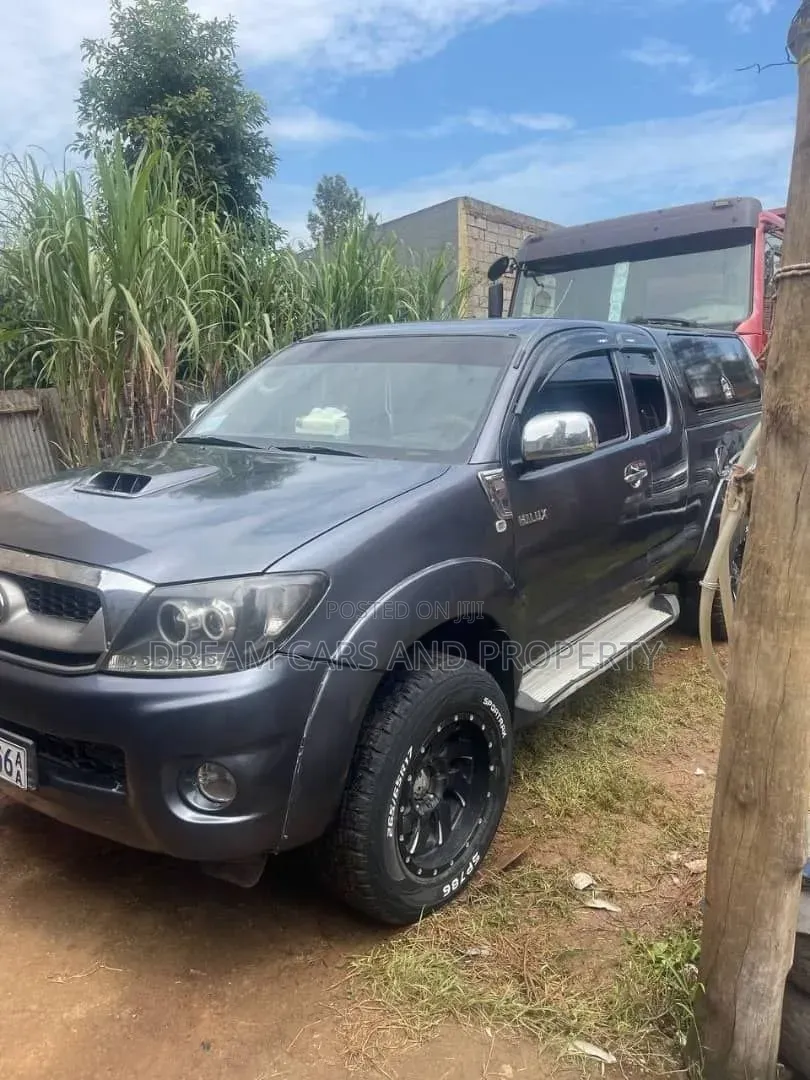 Toyota Hilux 2.5 D-4D 4X4 SRX 2010 Black