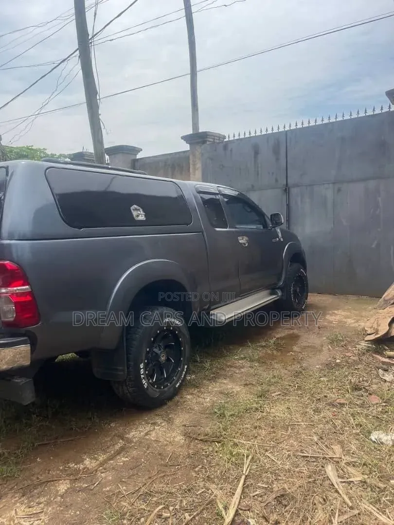 Toyota Hilux 2.5 D-4D 4X4 SRX 2010 Black