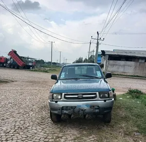 Toyota Hilux 2000 Blue