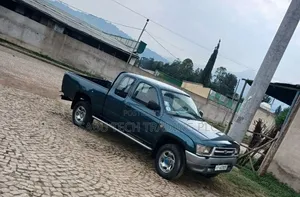 Toyota Hilux 2000 Blue