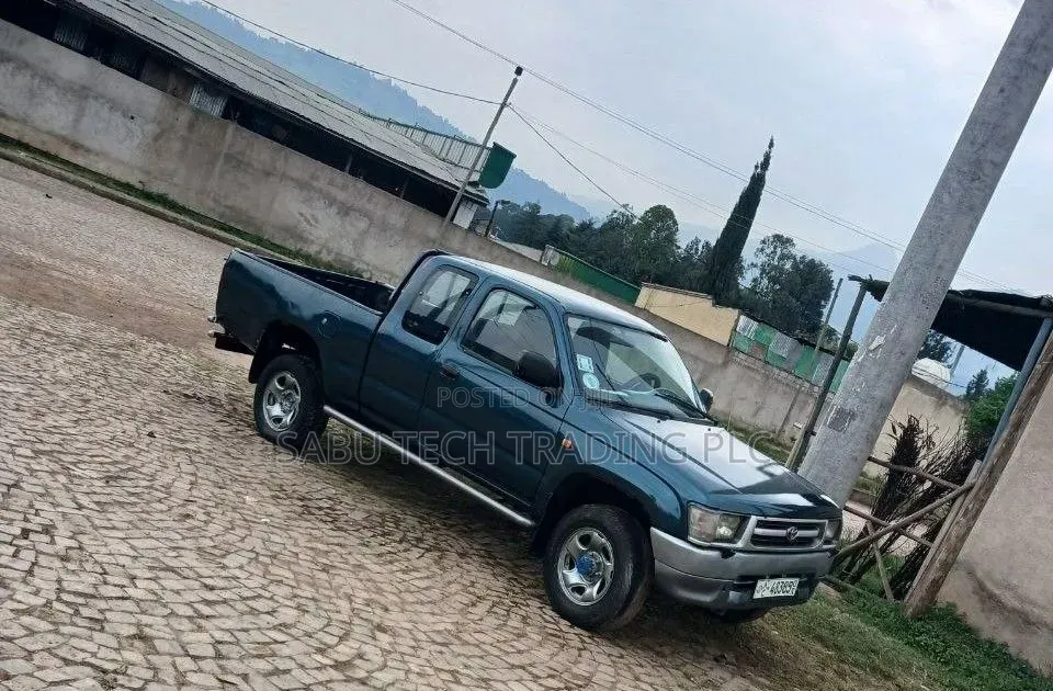 Toyota Hilux 2000 Blue