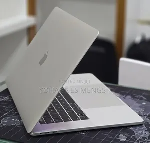 New Laptop Apple MacBook Pro 2017 16GB Intel Core i7 SSD 512GB