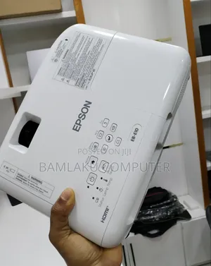 Brand New EPSON Projector With Bag , Remote 
Model Name: EB-E10