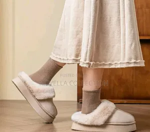 Women's Plush Lined Thick Sole Warm Slippers.