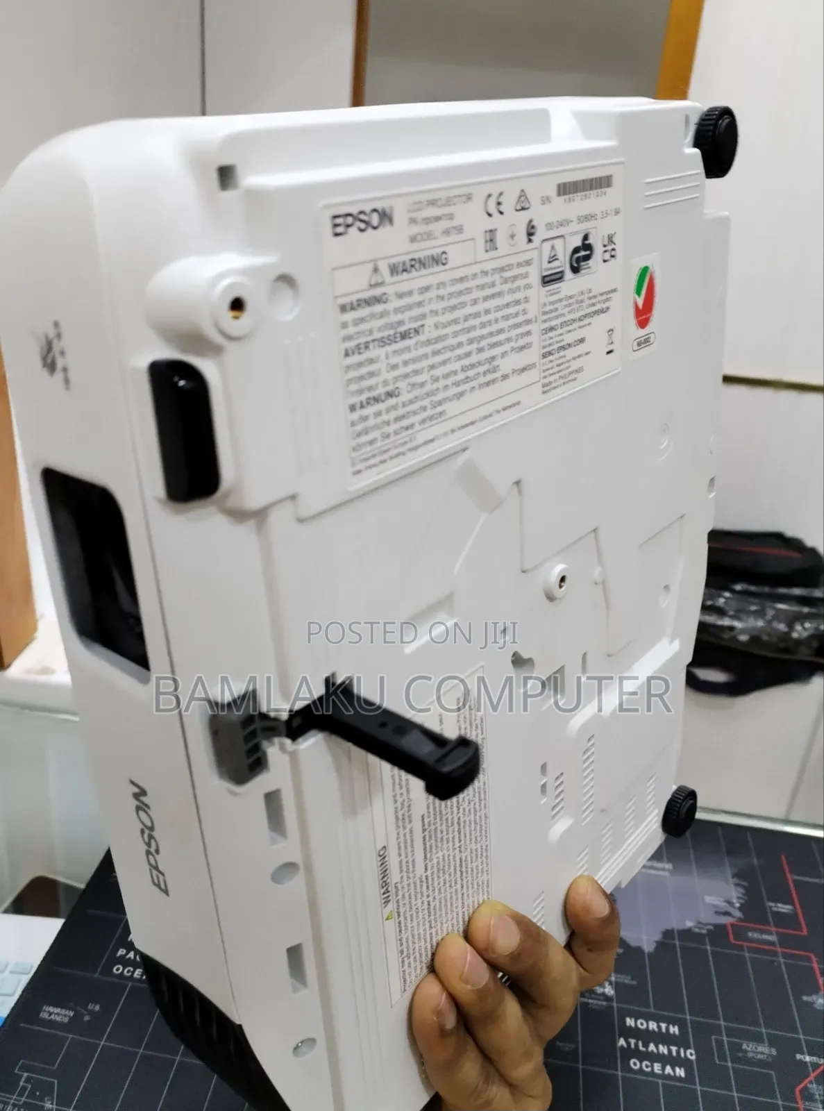 Brand New EPSON Projector With Bag , Remote 
Model Name: EB-E10