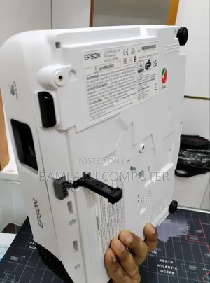 Brand New EPSON Projector With Bag , Remote 
Model Name: EB-E10