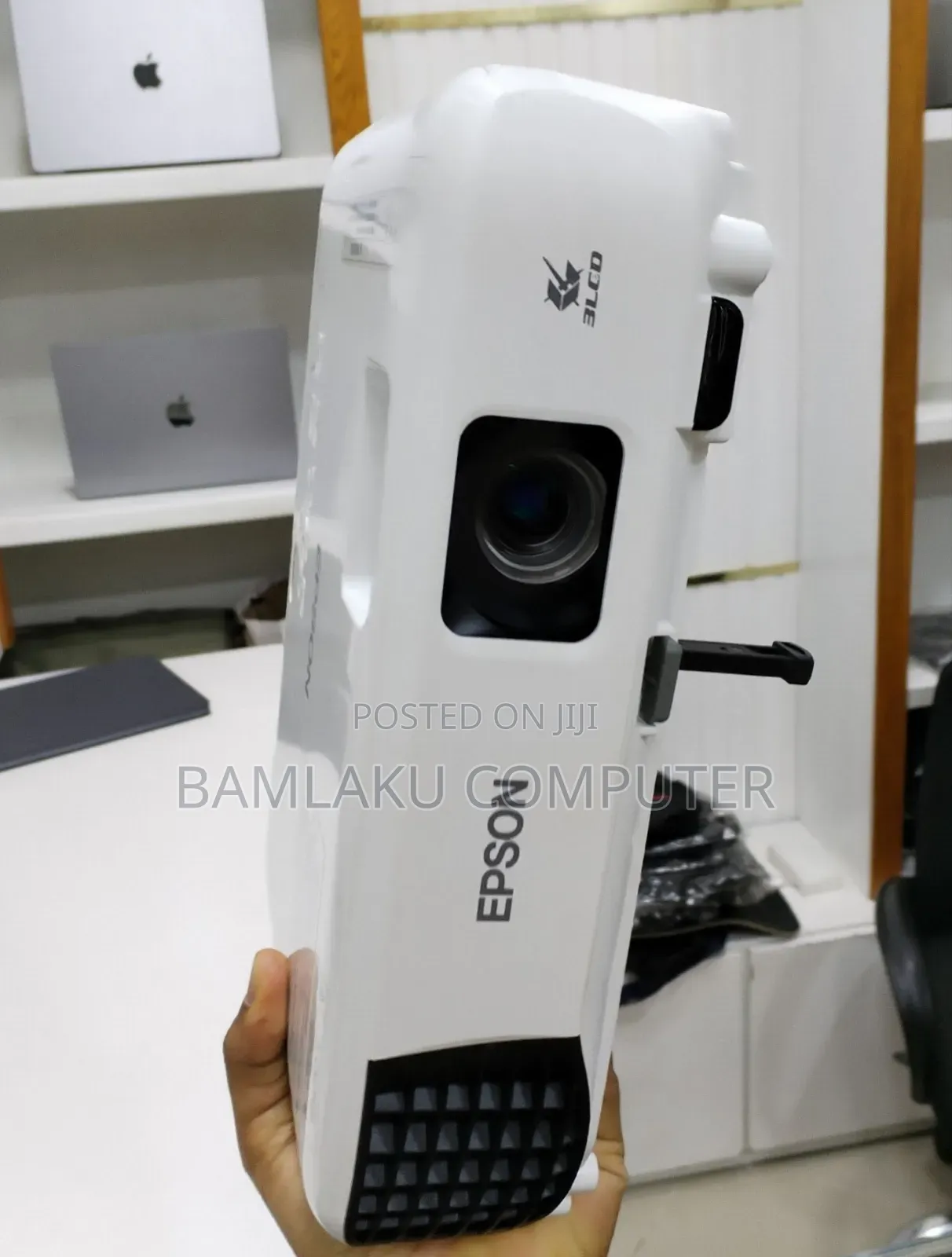 Brand New EPSON Projector With Bag , Remote 
Model Name: EB-E10