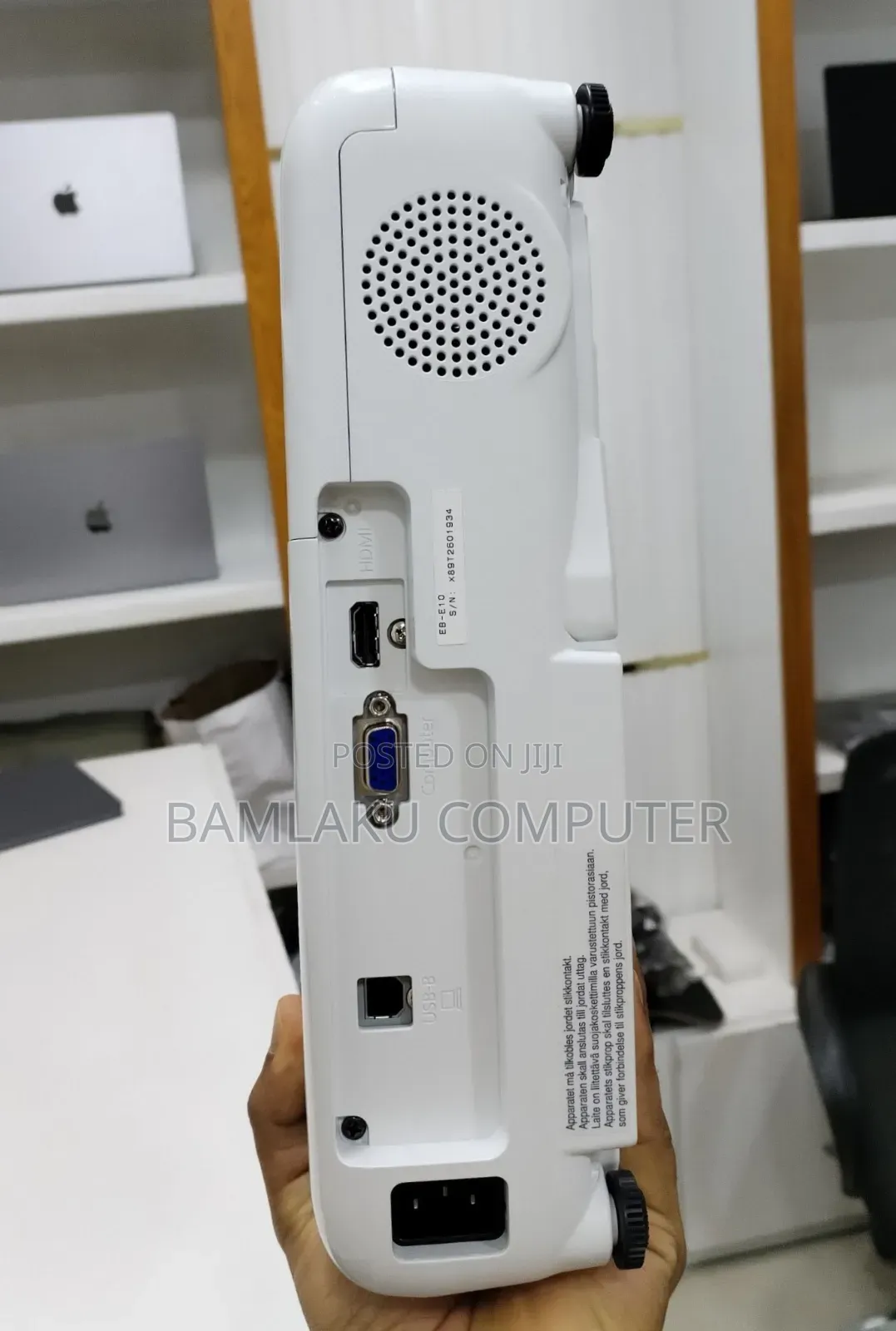 Brand New EPSON Projector With Bag , Remote 
Model Name: EB-E10