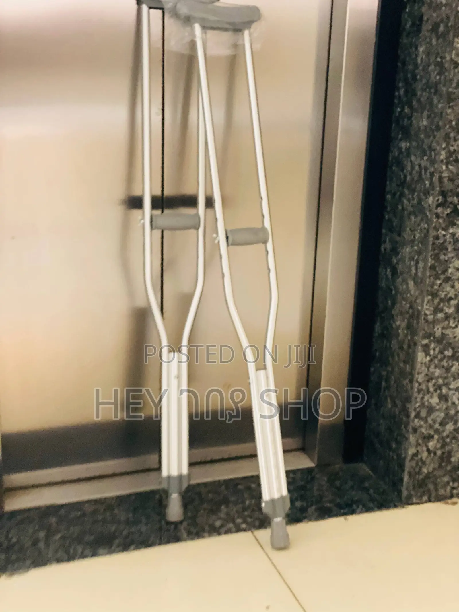 Axillary Walking Crutch ክራች ከአልሙንየም የተሰራ ቁመቱ ከፍዝቅ የሚል ጠንካራ