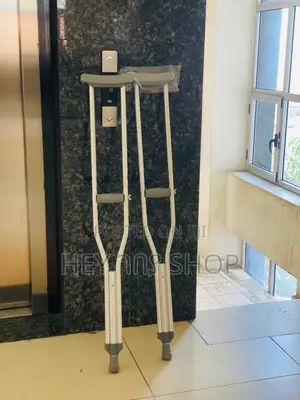 Axillary Walking Crutch ክራች ከአልሙንየም የተሰራ ቁመቱ ከፍዝቅ የሚል ጠንካራ