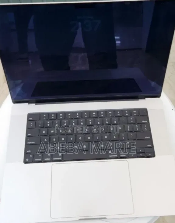 New Laptop Apple MacBook Pro 2021 M1 16GB Apple M1 Pro SSD 1T