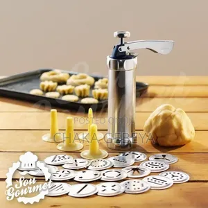 2‐in‐1 Cookies Maker – 13 Stencils + 8 Decoration Nozzles