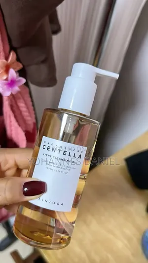 Centella Light Cleansing Oil – Facial Makeup & Impurity Remover