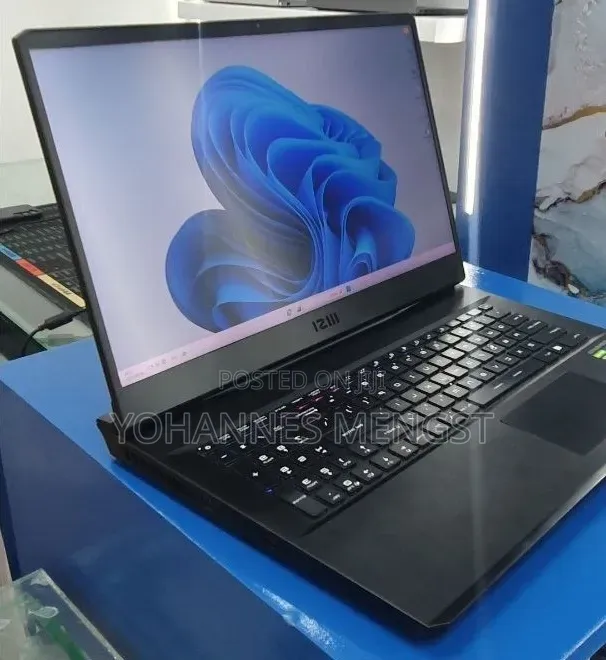 New Laptop MSI GP75 Leopard 16GB Intel Core i7 SSD 512GB