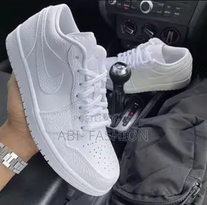 Nike Air Jordan 1Low Triple White”