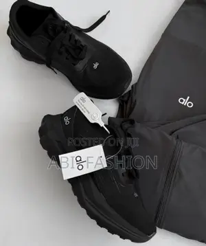 Alo Runner Yoga “Triple Black” Unisex Sneakers Elegant