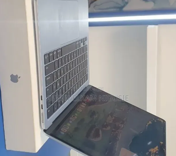 New Laptop Apple MacBook Air 2025 M4 16GB Intel Core Ultra 7 SSD 512GB