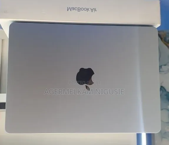New Laptop Apple MacBook Air 2025 M4 16GB Intel Core Ultra 7 SSD 512GB