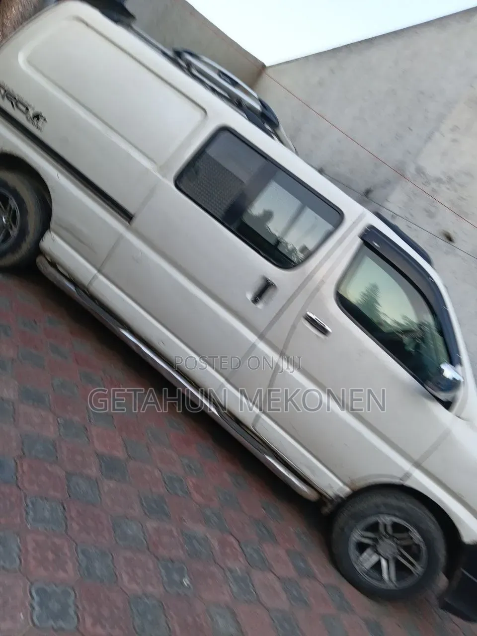 Car 2010 White