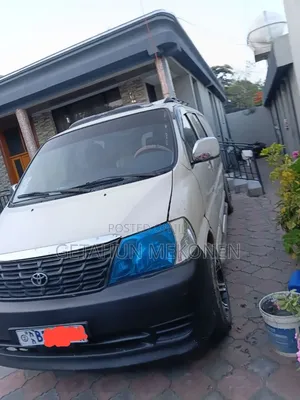 Car 2010 White
