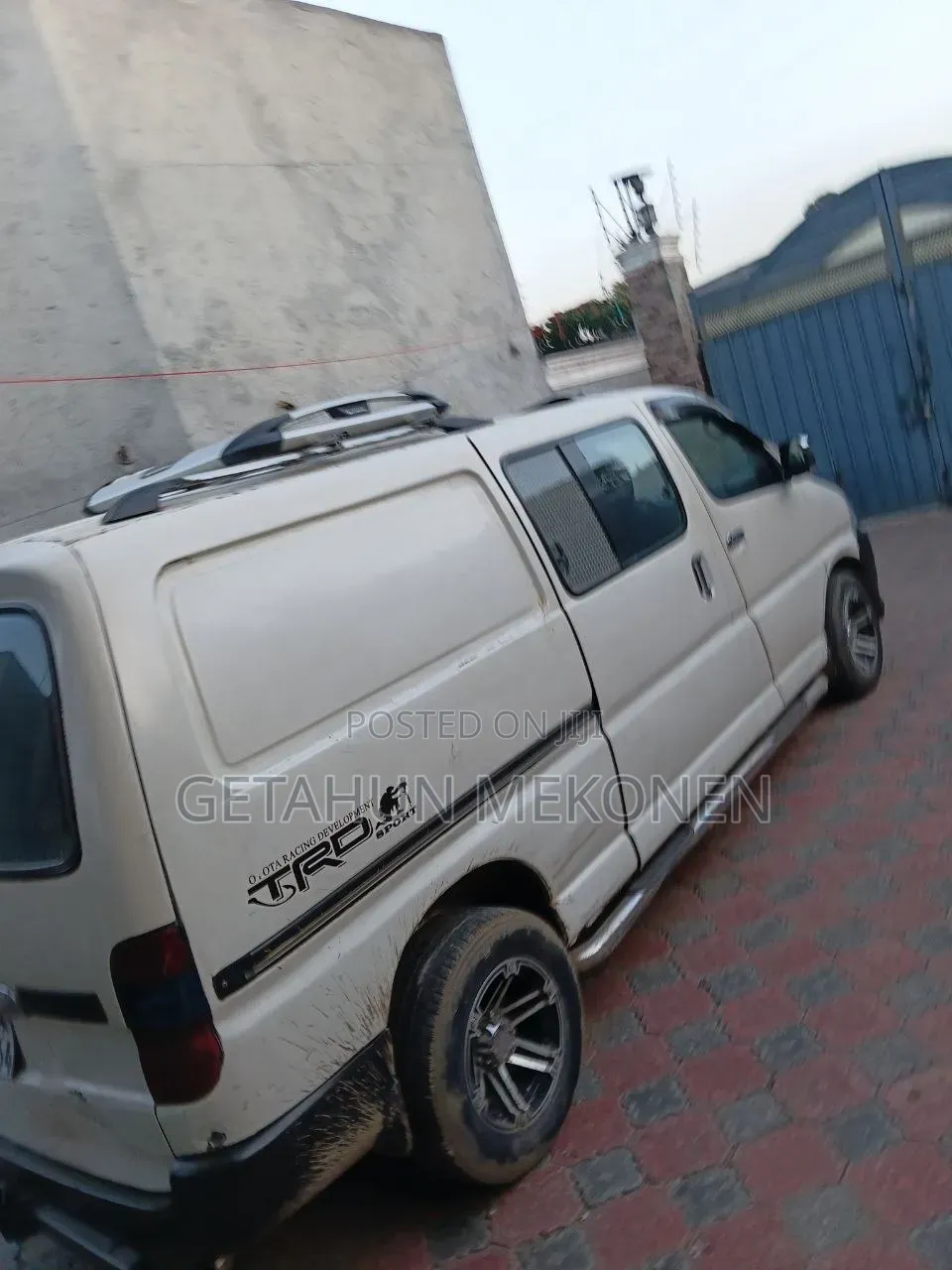 Car 2010 White