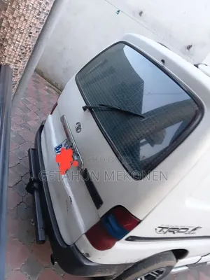 Car 2010 White