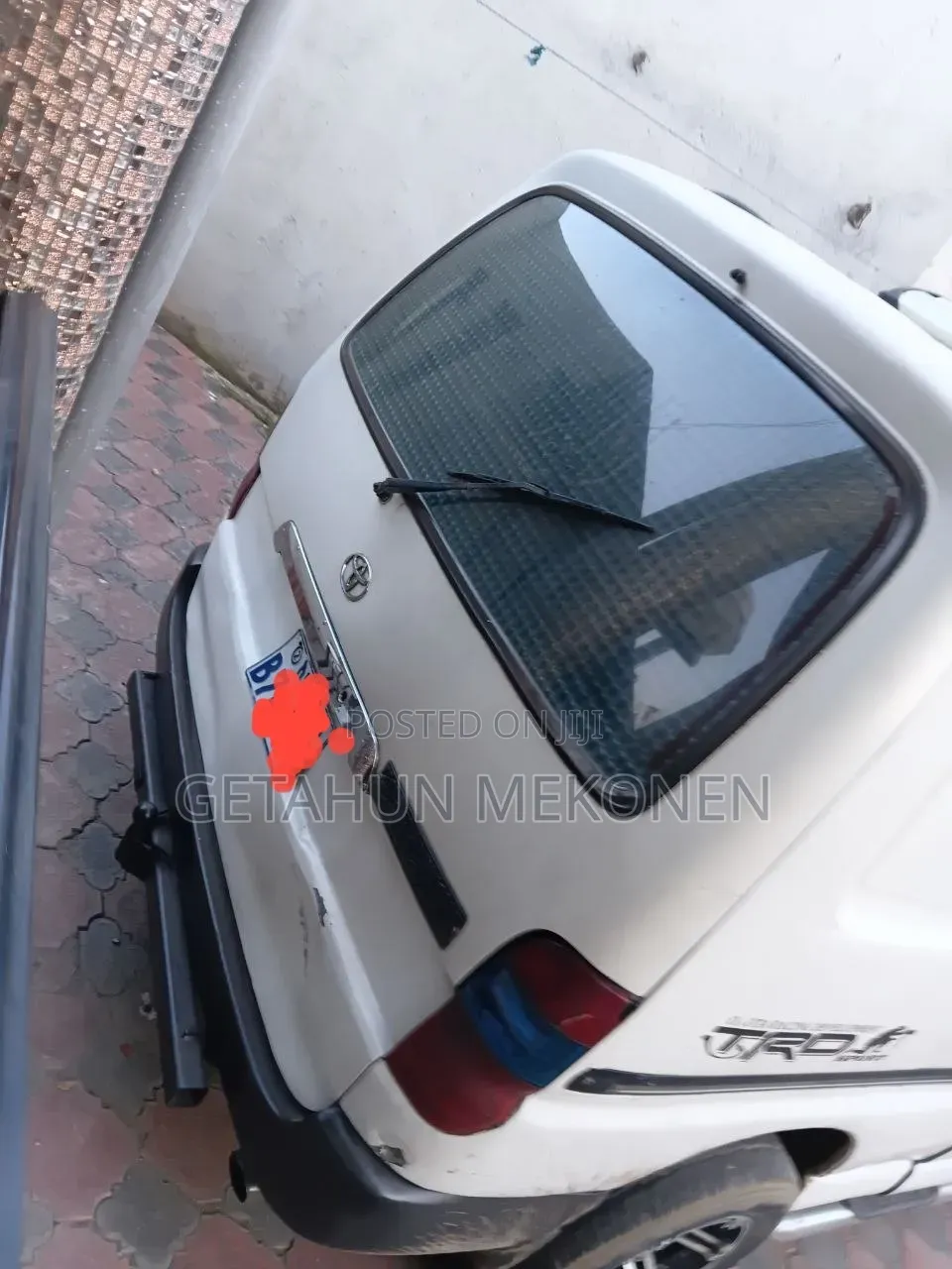 Car 2010 White