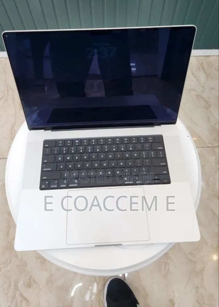 New Laptop Apple MacBook 16GB SSD 1T